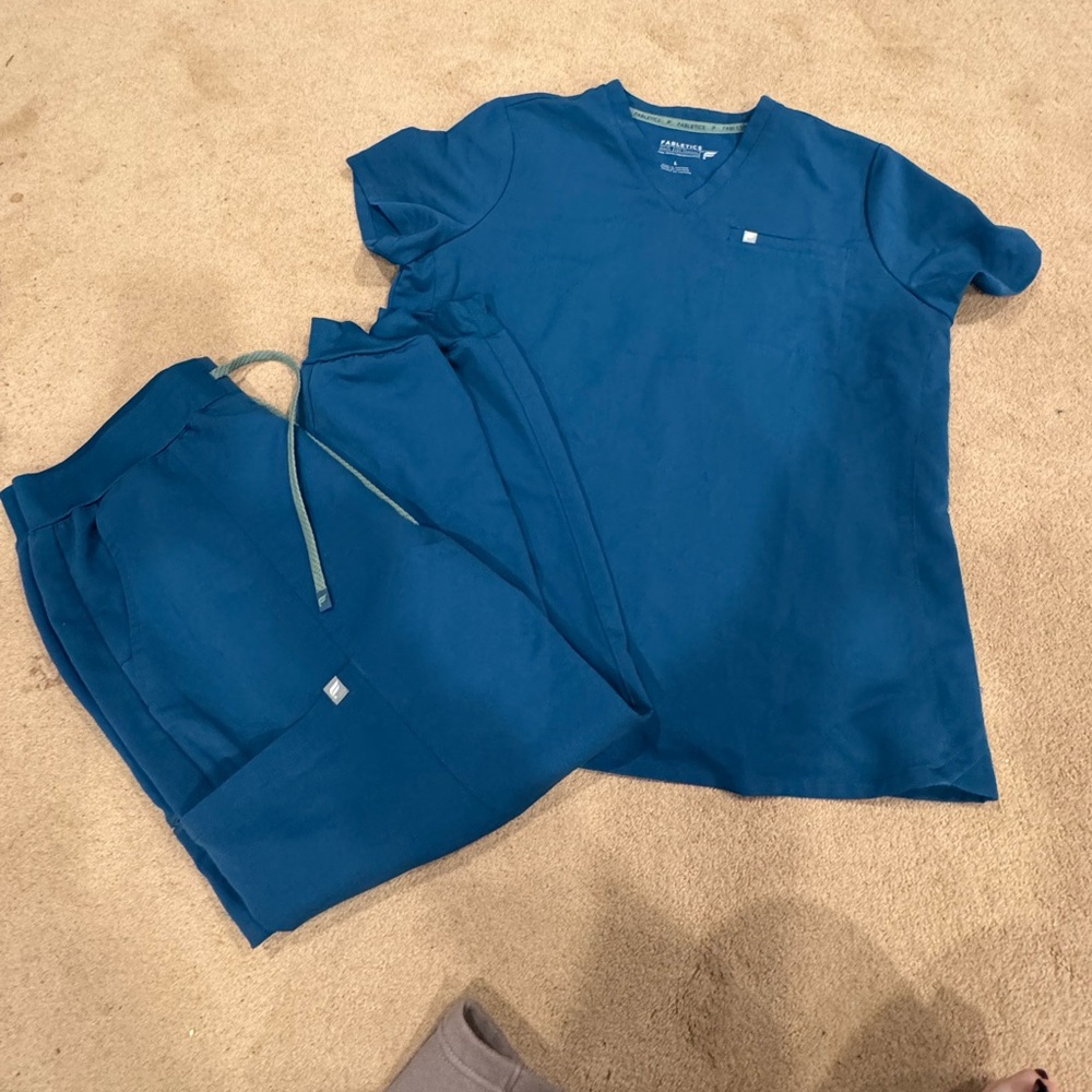 Fabletics | Teal Scrub Bundle size large top Large short joggers